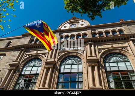 Unabhängigkeitsbefürworter von Katalonien protestieren während des Besuchs des spanischen Premierministers Pedro Sanchez in Barcelona, Spanien am 21. Juni 2021 und der Gewährung der Stockfoto