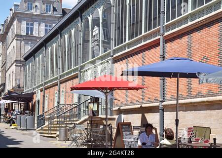 Les Halles Centrales, die Hauptmarkthalle der Stadt Limoges, Frankreich, wurde 1885-89 erbaut und im Büro von Gustave Eiffel entworfen Stockfoto