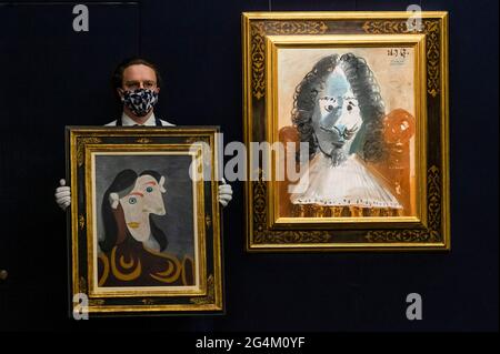 London, Großbritannien. Juni 2021. Pablo Picasso, Buste de femme à la Robe brune, März 1939 (est. £7-10 Millionen) und Mousquetaire. Tête, Schätzung: 1,200,000-1,800,000 GBP - Vorschau des Abendverkaufs für moderne und zeitgenössische Kunst in Sotheby's New Bond Street Gallerys, London. Der Verkauf findet am 29. Juni statt. Kredit: Guy Bell/Alamy Live Nachrichten Stockfoto