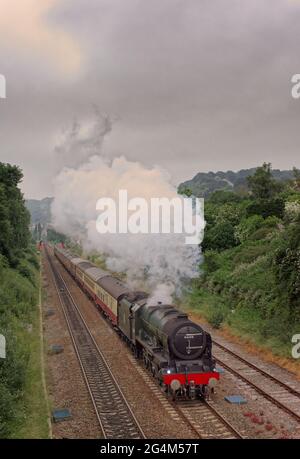 Royal Scot aus dem Nebel auf dem 'English Riviera Express' Stockfoto