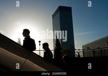 FRANKREICH. HAUTS-DE-SEINE. COURBEVOIE LA VERTEIDIGUNG. DAS GESCHÄFTSVIERTEL LA DEFENSE Stockfoto