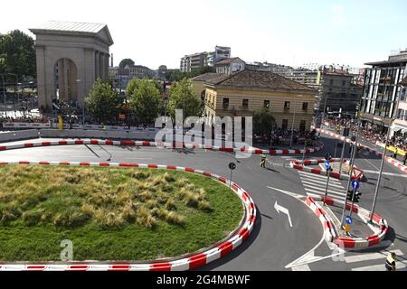 Top Panoramablick auf den Stadtkurs entlang des Darsena-Viertels, in Mailand. Stockfoto