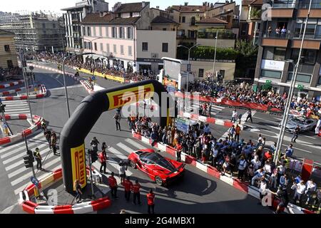 Draufsicht Ferrari's Formel 1 auf dem Stadtkurs, während des F1 Mailand Festivals, 2018, in Mailand. Stockfoto