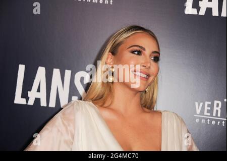 Los Angeles, Kalifornien. Juni 2021. Cassie Scerbo bei der Ankunft zur LANSKY Premiere, Harmony Gold Theater, Los Angeles, CA, 21. Juni 2021. Kredit: Elizabeth Goodenough/Everett Collection/Alamy Live Nachrichten Stockfoto