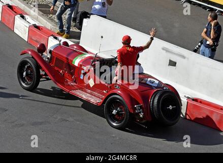 Oldtimer von Alfa Romeo auf einem Stadtkurs während des Mailänder F1-Festivals in Mailand. Stockfoto