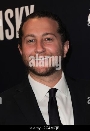 Los Angeles, Kalifornien. Juni 2021. Max Aruj bei der Ankunft zur LANSKY Premiere, Harmony Gold Theater, Los Angeles, CA, 21. Juni 2021. Kredit: Elizabeth Goodenough/Everett Collection/Alamy Live Nachrichten Stockfoto