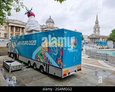 London, Großbritannien. Juni 2021. Die Fanzone des UEFA Euro 2020 Trafalgar Square bereitet sich auf das heutige England-Spiel vor. (Foto von Dave Rushen/SOPA Images/Sipa USA) Quelle: SIPA USA/Alamy Live News Stockfoto