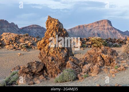 Vulkanlandschaften am Minas de San Jose mit dem Guajara-Berg im Hintergrund, Nationalpark Las Canadas del Teide, Teneriffa, Kanarische Inseln Stockfoto