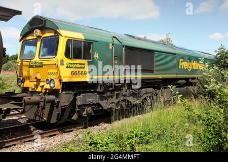 Freightliner Class 66 Loco 66569, der die 0914 Ipswich am 22/6/21 zur Lindsey Ölraffinerie in Scunthorpe schleppt. Stockfoto