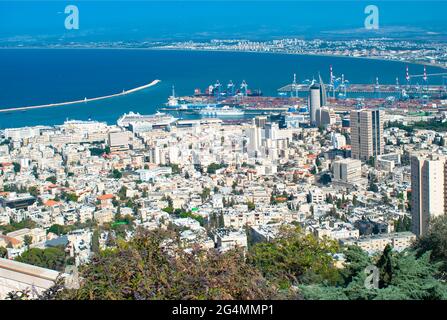 Frachtschiffe das ganze Jahr über. Es ist der größte internationale Seehafen in Israel Stockfoto