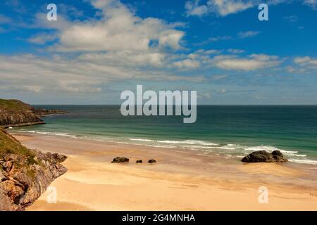 DURNESS SUTHERLAND SCOTLAND SANGOMORE SANGO BAY FRÜHSOMMER EIN SANDSTRAND UND BLAUGRÜNES MEER Stockfoto