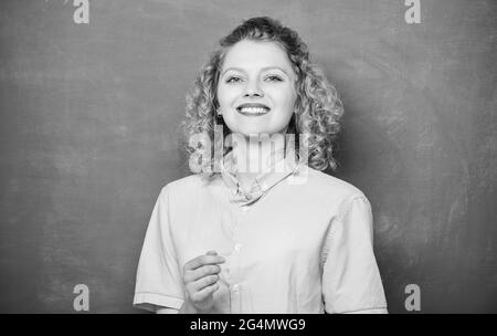 Leidenschaft für Wissen. Das Lehren könnte mehr Spaß machen. Der Lehrer erklärt hartes Thema. Lehrer bester Freund der Lernenden. Guter Lehrer ist Meister Stockfoto