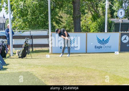 Montrose, Angus, Schottland, Großbritannien, 22. Juni 2021: In dieser Woche findet die PGA Europro Tour - The Eagle Orchid Scottish Masters - im Montrose Golf Links statt. Spielen auf dem fünftältesten Golfplatz der Welt. (Kurs 1562) heute nahmen die Profis an der Pro-am-Veranstaltung Teil, mit dem Hauptturnier, das morgen beginnt, mit dem ersten Abschlag um 0630 Uhr, werden die Profis um einen Anteil des £49,235 Preisfonds spielen. (Credit-Barry Nixon/Alamy Live News) Stockfoto