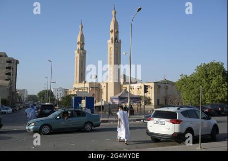 MAURETANIEN, Nouakchott, saudi-moschee im Stadtzentrum / MAURETANIEN, Nuakschott, Saudi-Moschee Stockfoto