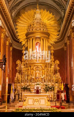 SALTA, ARGENTINIEN - 9. APRIL 2015: Altar der Kathedrale Basilika und Heiligtum des Herrn und der Jungfrau des Wunders in Salta, Argentinien. Stockfoto