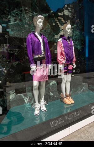 Louis Vuitton Fifth Avenue Flagship Store Window, NYC Stockfoto