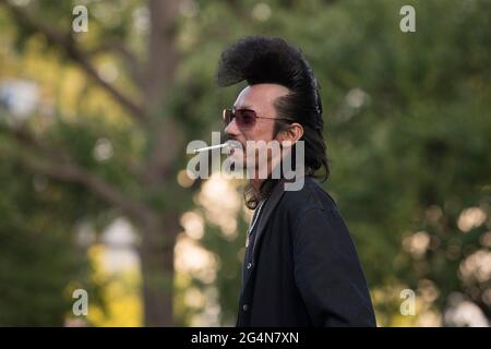 Porträt eines Mitglieds eines japanischen Rockabilly-Clubs im Yoyogi Park in der Nähe von Harajuku, Tokio, Japan Stockfoto