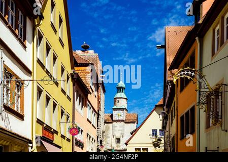 Rothenburg ob der Tauber Franken/Deutschland: Röderbögen eines der ältesten erhaltenen Wehrtore der Stadt Stockfoto