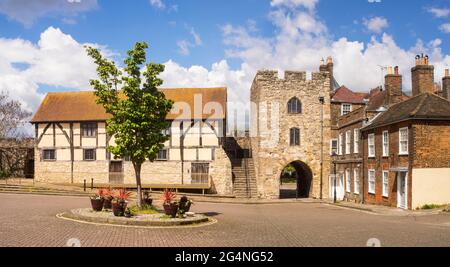 Westgate Hall und das West Gate in der mittelalterlichen Stadtmauer, Southampton Stockfoto