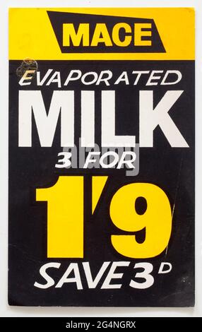Vintage 60s Shop Price Display Card - verdampfte Milch Stockfoto