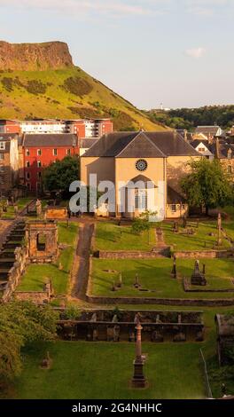 New Calton Church and Graveyard in Edinburgh, Schottland, Großbritannien Stockfoto