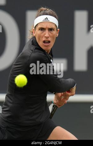 Bad Homburg, Deutschland. Juni 2021. Tennis: WTA Tour, Singles, 1. Runde, Bad Homburg Open. Anisimova (USA) - Petkovi· (Darmstadt). Andrea Petkovic aus Deutschland im Einsatz. Quelle: Thomas Frey/dpa/Alamy Live News Stockfoto