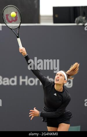 Bad Homburg, Deutschland. Juni 2021. Tennis: WTA Tour, Singles, 1. Runde, Bad Homburg Open. Anisimova (USA) - Petkovi· (Darmstadt). Andrea Petkovic aus Deutschland im Einsatz. Quelle: Thomas Frey/dpa/Alamy Live News Stockfoto