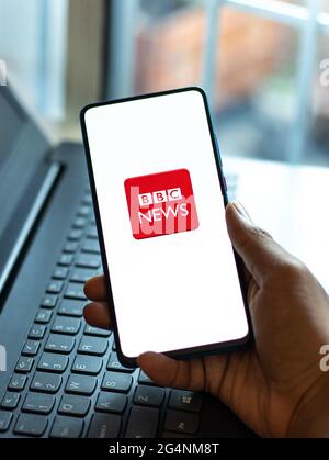 BBC News-Logo auf dem Telefonbildschirm. Stockfoto