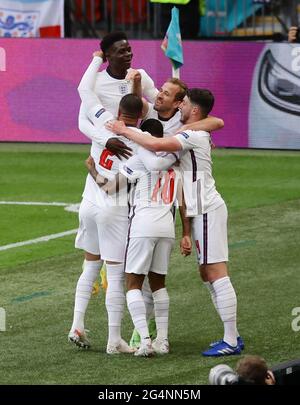 London, England, 22. Juni 2021. Raheem Sterling aus England feiert das erste Tor während des UEFA-Europameisterschaftsspiels im Wembley Stadium, London. Bildnachweis sollte lauten: David Klein / Sportimage Stockfoto