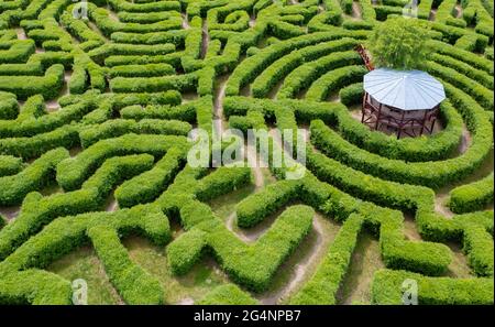 Das Labyrinth von Csillagösvény ist die zweitgrößte Attraktion von Ópusztaszer, Ungarn. Tolle Wahl für alle, die etwas Entspannung suchen. Stockfoto