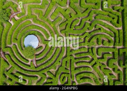 Das Labyrinth von Csillagösvény ist die zweitgrößte Attraktion von Ópusztaszer, Ungarn. Tolle Wahl für alle, die etwas Entspannung suchen. Stockfoto