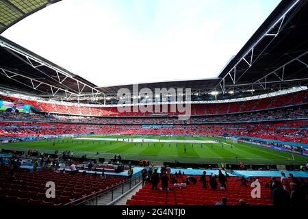 Allgemeine Sicht auf den Boden vor dem Start während des UEFA Euro 2020 Gruppe-D-Spiels im Wembley Stadium, London. Bilddatum: Dienstag, 22. Juni 2021. Stockfoto