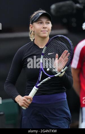 Bad Homburg, Deutschland. Juni 2021. Tennis: WTA Tour, Singles, 1. Runde, Bad Homburg Open. Anisimova (USA) - Petkovi· (Darmstadt). Amanda Anisimova aus den USA freut sich nach dem Sieg. Quelle: Thomas Frey/dpa/Alamy Live News Stockfoto