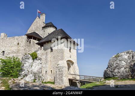 Bobolice Castle - 14. Jahrhundert königliche Burg, im XXI Jahrhundert reconstucted, siutated auf Südpolen Stockfoto