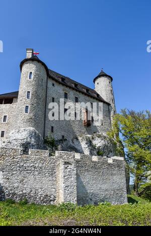 Bobolice Castle - 14. Jahrhundert königliche Burg, im XXI Jahrhundert reconstucted, siutated auf Südpolen Stockfoto