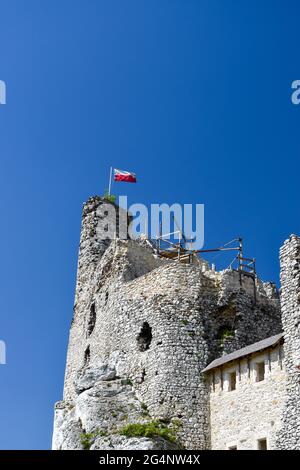 Schloss Mirów - Königliches Schloss aus dem 14. Jahrhundert, im XXI. Jahrhundert rekonstumiert, auf Südpolen gelegen Stockfoto