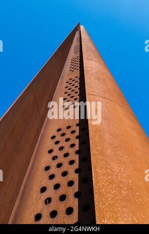 Blick auf den Memorial Spire, ein Denkmal für die 57,000 Männer, die während des 2. Weltkrieges ihr Leben verloren und England als Teil des Bomberkommandos verteidigten. Abgebildet Stockfoto