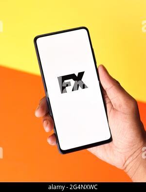 FX tv-Logo auf dem Handy-Bildschirm Stockbild. Stockfoto