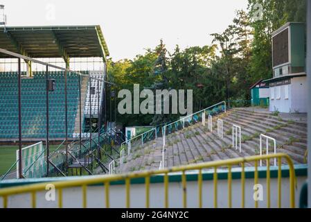 Prag, Tschechische Republik. Juni 2021. Terrassen hinter dem Tor des Dolicek-Stadions der Bohemians Prag, Tschechische Republik. Kredit: SPP Sport Pressefoto. /Alamy Live News Stockfoto