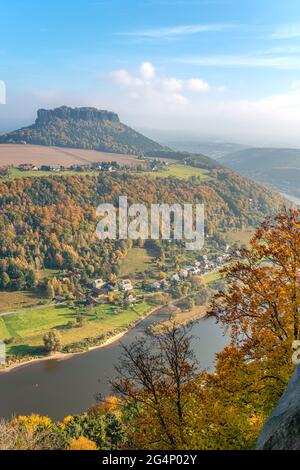 Blick vom Schloss Koenigstein im Herbst, Sächsische Schweiz, Sachsen, Schweiz Stockfoto