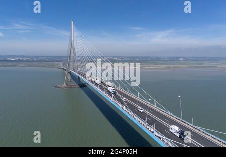 France, entre Calvados (14) et seine-Maritime (76), le Pont de Normandie enjambe la seine pour relier les villes de Honfleur et du Havre (vue aérienne Stockfoto