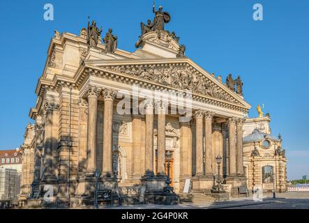 Gebäude der Akademie der bildenden Künste an der Brühlschen Terrasse in Dresden, Sachsen, Deutschland Stockfoto