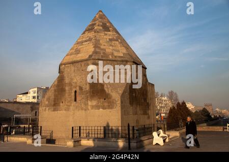 Kayseri, Türkei - 01-21-2014:Alaca Grab (kumbet) in Kayseri Stadtzentrum.Alaca Grab wurde das Seldschuken Reich gebaut. Stockfoto