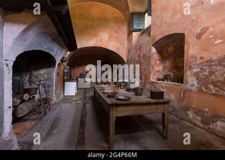 Varese, Italien - 19. Juni 2021: Weitwinkelaufnahme der Villa Porta Bozzolo, einem alten Herrenhaus in Norditalien. Stockfoto