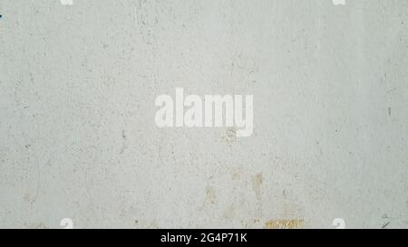 Eine alte weiße Betonwand diente als Hintergrund. Stockfoto