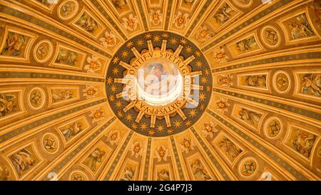 Vatikanstadt. Erstaunliche Meisterschaft in der Kuppel des Petersdoms. Stockfoto