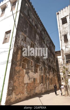 Menschen auf den Straßen von Stone Town; Sansibar, Tansania Stockfoto