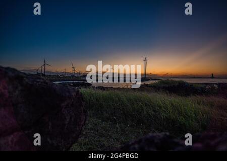 Windturbinen auf der Insel Jeju in Südkorea - 17. August 2019 Stockfoto