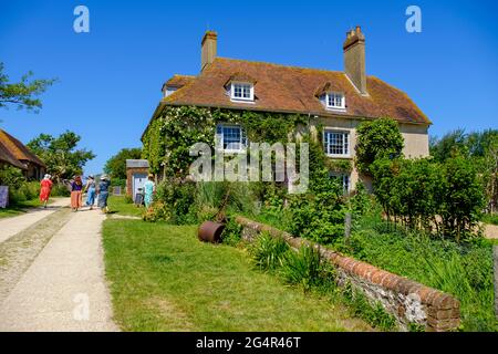 Charleston Farmhouse, East Sussex, Heimat von Bloomsbury Set Artists, Vanessa Bell und Duncan Grant, West Firle, South Downs, England, Großbritannien Stockfoto