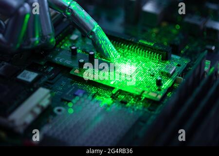 Leiterplattenchips und Manipulator Stockfoto